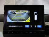 バックカメラの画像です。ガイドラインがスムースな車庫入れをサポートいたします。車庫入れの安心感がアップしますね。