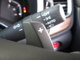 マニュアル車のような感覚で、ワインディングロードでも車を操れるパドルシフト付きです。長い下り坂でのエンジンブレーキや、高速道路の合流の際の加速も思いのままです。