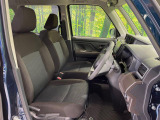 運転席まわりには十分なスペースがあり、大柄な方でもゆったり運転していただける環境です。