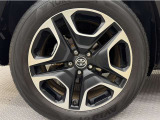 「トヨタ純正アルミホイール」を装着!純正なので車のデザインともマッチしています。高級感やスポーティーさを際立たせてくれます。