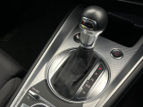 ●MTモード付きAT:通常は自動でおこなわれる変速(ギアチェンジ)をドライバーの操作によって意図的に変えられるシステムです。より一層普段のドライブをお楽しみいただけます!