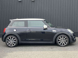 MINI正規ディーラーならではの品質の高い認定中古車を常時20台以上展示しております。