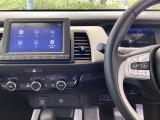 ホンダ純正メモリーナビ搭載なので、遠方へのドライブもお任せ下さい!ステアリング左手側にオーディオ関連のコントロールスイッチを配置しています。操作時は視線を逸らすことなく運転に集中できます