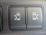 両側電動オートスライドドア付き!!運転席のスイッチでも開閉可能です♪重い荷物を持っている時や雨の日に重宝します。小さいお子様がいても巻き込み防止機能や手動のみに切替も出来ますので、安心です☆