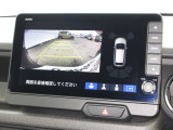 バックをするとき自動でリアの様子が映る『リアカメラ』付き! ナビ画面で確認しながらバックができますから安心ですね。でも、目視も大切ですよ!安全第一でお願いします!