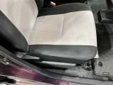 痛みの出やすい運転席シートの角、フロアマット、座面、ともに良好です