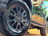 【純正18インチアルミホイール】外観にマッチした純正アルミホイールを装着しております。各種社外アルミホイールや、スタッドレスタイヤも取扱いしております。是非ご相談ください♪