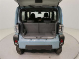 左右独立でリアシートが倒れるので長尺の荷物も積むことが可能です アレンジ次第で有効活用が可能です