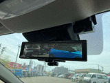 インテリジェントルームミラー☆カメラの映像を映すことで荷物や人が乗っていても後方視界を確保できます☆