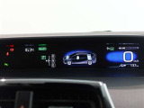 とっても見やすいメーターです。夜間時はラグジュアリーな気分にさせてくれる照明が魅力ですので、夜のドライブも楽しみになりますよ♪