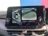 アラウンドビューモニターが装備されてるから、駐車場での車庫入れや、狭い道での走行もカメラで確認が出来るので安心。