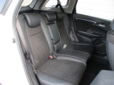 リヤシートもスペース確保されており快適空間☆