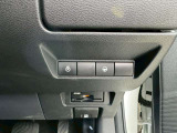 ステアリングヒーターもついており寒い時期等でも快適です。