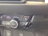 運転席/助手席シートヒーターで寒い日もすぐに温かくなり快適に過ごせます。3段階の温度調整が可能です