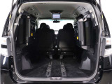 ミニバン最大級のスペース!ご家族、お友達とのキャンプやバーベキューほか、お仕事でも十分な容量が有ります!