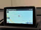 マツダコネクト8.8インチセンターディスプレイにはナビ機能が追加されております。但し地図情報は最新のものではありません。更新は有料と