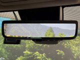 【デジタルインナーミラー】後席の大きな荷物や同乗者で後方が確認しづらい時でも安心!カメラが撮影した車両後方の映像をルームミラー内に表示。クリアな視界で状況の確認が可能です!