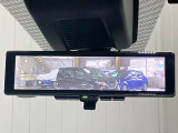【インテリジェント ルームミラー】車両後方のカメラ映像をミラー面に映し出すので、車内の状況や、天候などに影響されずいつでもクリアな後方視界が得られます!