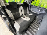後部座席も気になるようなキズ・汚れやへたり等、大きなダメージはなく、良好な状態です。