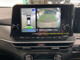【アラウンドビューモニター】周囲を見渡せる映像で、スムースな駐車をサポートします