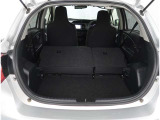 【トランクルーム】荷室の広さも十分です!シートアレンジでシートを畳めば長い荷物だって積めますね。シートアレンジの操作方法など、お気軽にご相談下さい。