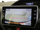 車庫入れや駐車で威力を発揮するのがバックモニター!ナビディスプレイに後ろの様子が映し出されるから安心です。