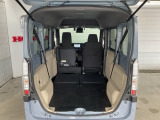 後部座席をたたむとこんなに広いスペースが!