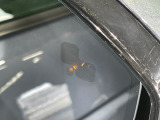 ブラインドスポットモニター 左右斜め後ろを平行して走る車を認識し、車線変更の際に危険を察知するとドライバーへ警告を促します。夜・雨・トンネル内など走行時の環境が悪い時ほど便りになる安全装置です。