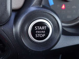 【プッシュスタート】キーが車内にあれば、エンジンの始動・停止はブレーキを踏んでスイッチを押すだけ!キーを取り出す手間を省き、ワンプッシュで操作するので簡単でスムーズ!