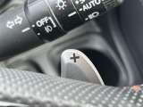 【パドルシフト(AT車)】MT車と同じように好きなギアで走ることができます!ステアリングから手を離さずに指先だけでシフト操作ができ、よりスポーティな走りをお楽しみいただけます。