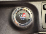 GR専用システムスタートボタンです。キーが車内にあれば、HVシステムの始動・停止はブレーキを踏んでスイッチを押すだけ!キーを取り出す手間を省き、ワンプッシュで簡単でスムーズです。