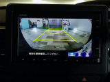 バックカメラの画像です。ガイドラインがスムースな車庫入れをサポートいたします。車庫入れの安心感がアップしますね。