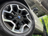 【純正17インチアルミホイール】外観にマッチした純正アルミホイールを装着しております。各種社外アルミホイールや、スタッドレスタイヤも取扱いしております。是非ご相談ください♪