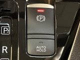 【オートブレーキホールド】信号待ちや渋滞で停車時にブレーキから足を離しても、停止状態を保持してくれます。前進するときはアクセルを踏めば自動で解除されるので安心♪街乗り運転が楽になります♪