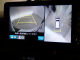 パノラミックビューモニターを装備。クルマを真上から見るように周囲を確認できます。