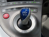 シフトレバーは操作しやすいエレクトロタイプです。