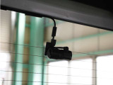 この車にはリアにもドライブレコーダーを装備しております◆映像・音声などを記録する自動車用の装置です。 もしもの事故の際の記録はもちろん、旅行の際の思い出としてドライブの映像を楽しむことができます。