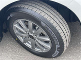 夏タイヤを装着しております。