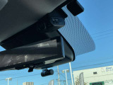日産オリジナルドライブレコーダー(フロント+室内)搭載しております。車室内カメラで車内および車側面を撮影。走行中の幅寄せ対策や後方撮影にも対応しております。