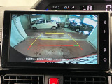 【バックカメラ】 駐車時に車両後方の様子を見ることができるので、運転の不安を軽くします。