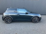 MINI正規ディーラーならではの品質の高い認定中古車を常時20台以上展示しております。
