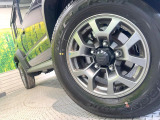 【純正アルミホイール】外観にマッチした純正アルミホイールを装着しております。各種社外アルミホイールや、スタッドレスタイヤも取扱いしております。是非ご相談ください♪