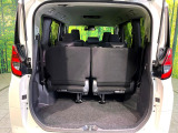 普段のお買い物や通勤、送迎等に十分な荷室スペースを確保しております。セカンドシートを倒すと、大きな荷物の積載も可能です♪