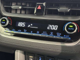 左右独立温度コントロールフルオートエアコンです。運転席、助手席それぞれで独立して温度設定ができます。冷え性の方が乗っても安心ですね♪