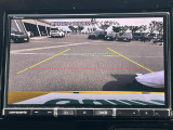 【バックモニター】後ろのカメラの映像をモニターに映し出すことができます。後方の見えない死角や、障害物との距離感をしっかり確認することができます。駐車が苦手な方におすすめです。