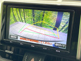 【バックカメラ】駐車時に後方がリアルタイム映像で確認できます。大型商業施設や立体駐車場での駐車時や、夜間のバック時に大活躍!運転スキルに関わらず、今や必須となった装備のひとつです!
