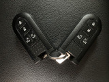 電子カードキーを携帯していれば、ドアハンドルやバックドアのリクエストスイッチを押すだけでドアの施錠・解錠が出来ます♪もちろん 遠隔操作も可能です!盗難防止のイモビライザー機能装備ですよ ☆