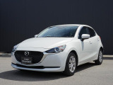 世界統一名称の『MAZDA2』となったコンパクト。「Be a Driver」のスローガンのもと、最適なドライビングポジションを提供できる室内空間と思い通りの走行性能を持った、クラスを超えたお車です!