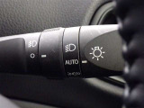 【オートライト】車外の明るさに応じて、自動的にライトの点灯・消灯をしてくれます。