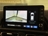 リバースギアに入れるだけで後方の表示へ切り替わります。夜間や雨の日の駐車も楽になりますよ。